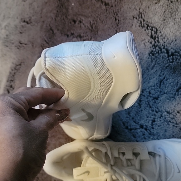 Nike - Picture 4 of 5